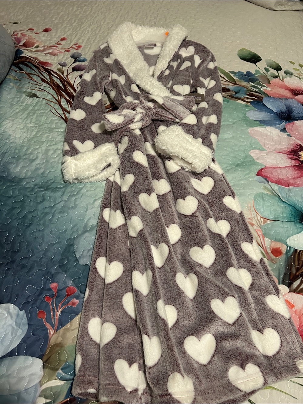 Secret Treasures Plush Heart Sherpa Robe in Purple and White